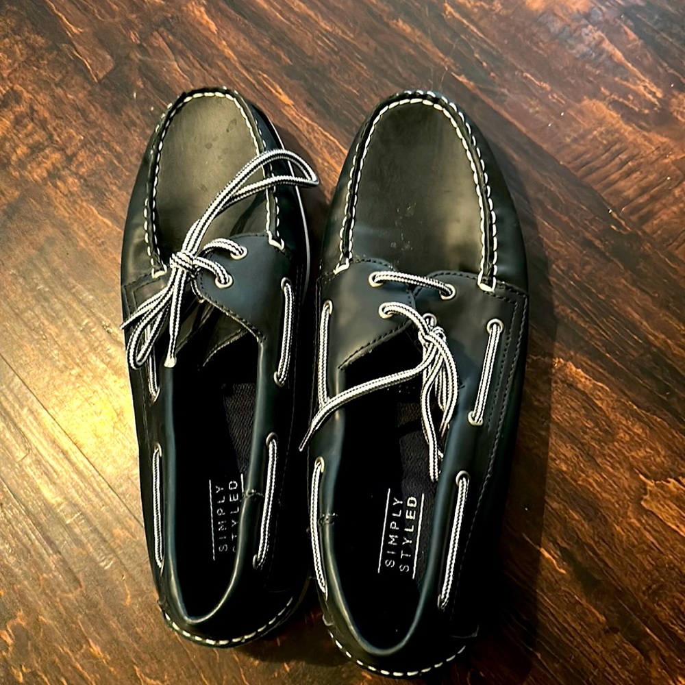 Simply styled shoe for sale